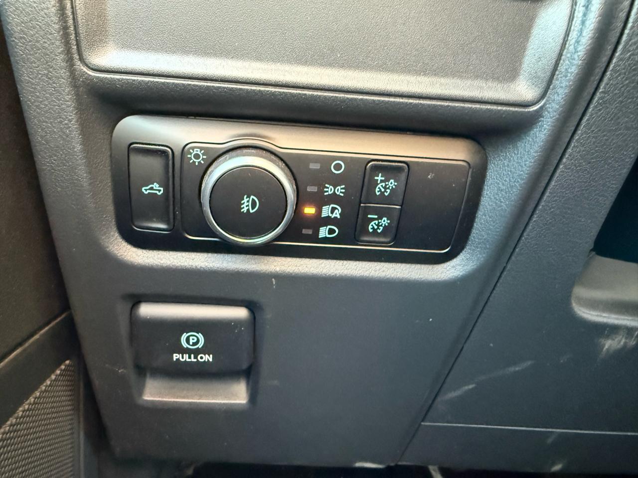 Ford F-150 STX SuperCrew 4WD 2024