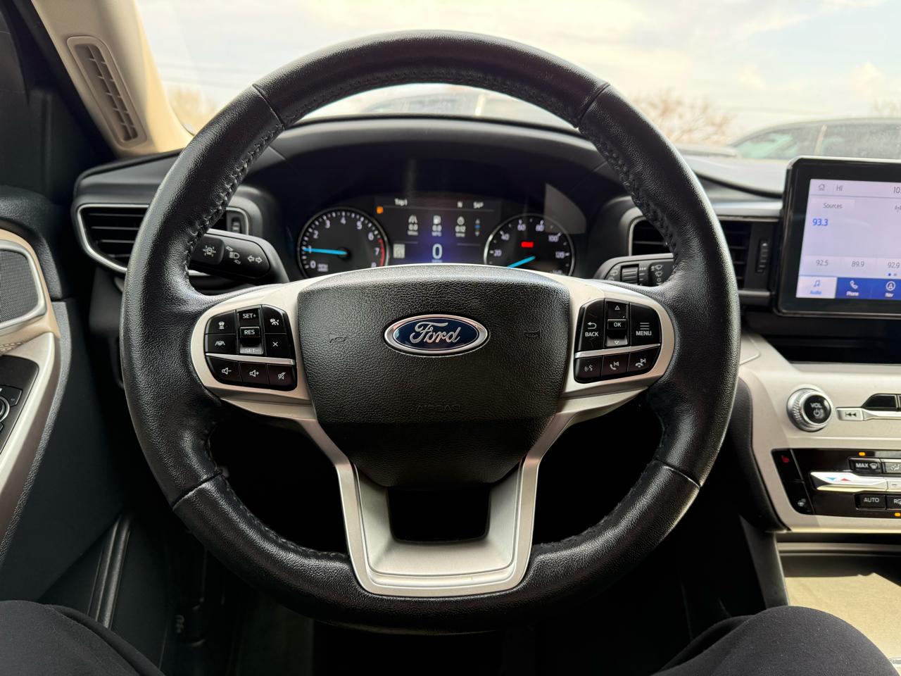 Ford Explorer XLT 2023
