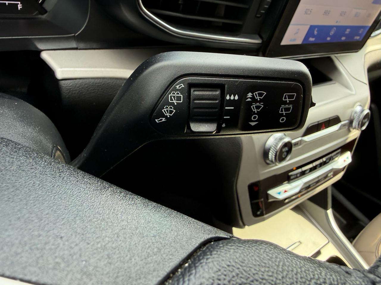 Ford Explorer XLT 2023