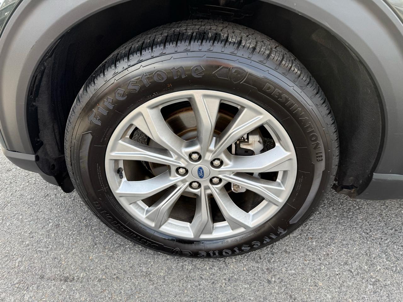 Ford Explorer XLT 2023