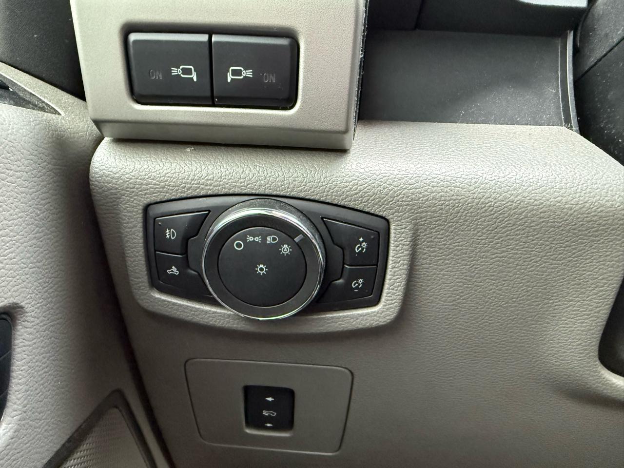 Ford F-150 Lariat SuperCrew 4WD 2015