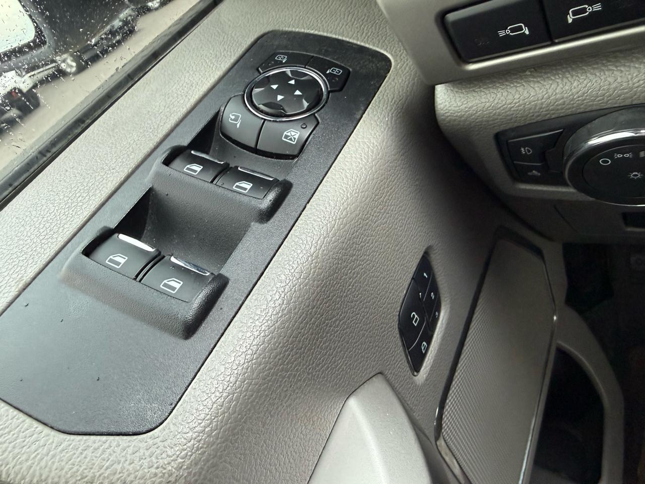 Ford F-150 Lariat SuperCrew 4WD 2015