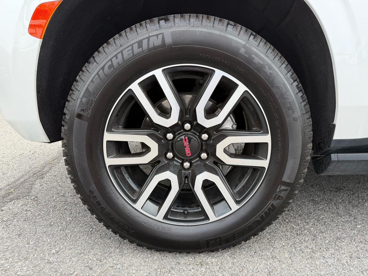 GMC Yukon AT4 4WD 2022