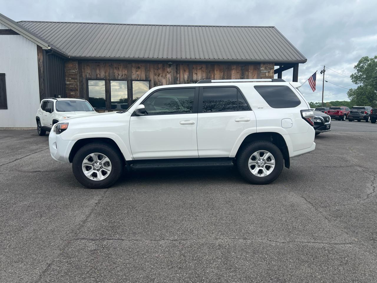 Toyota 4Runner SR5 4WD 2024