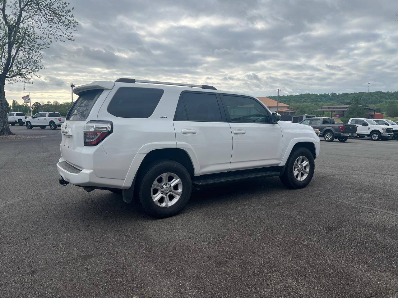 Toyota 4Runner SR5 4WD 2024