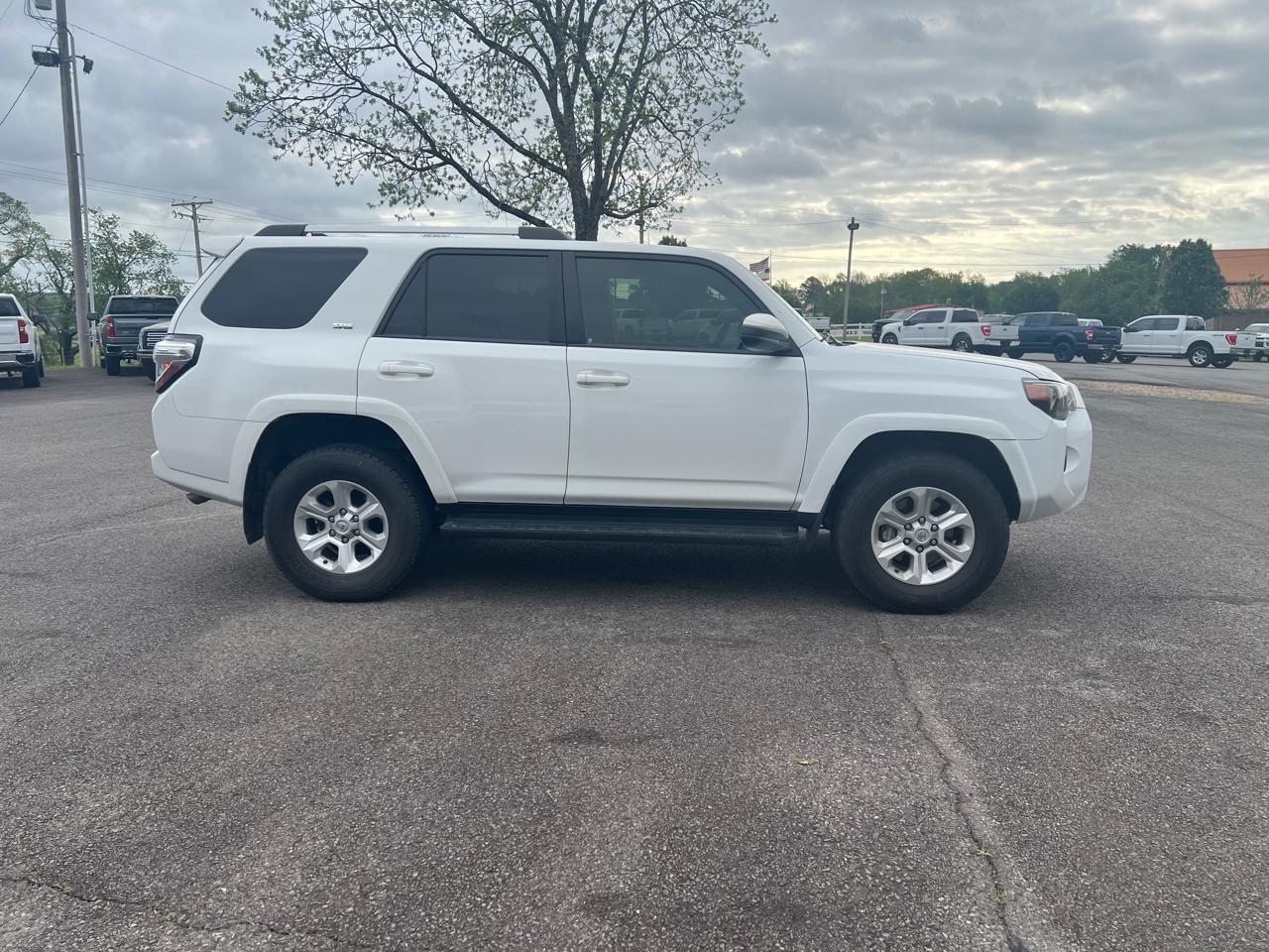 Toyota 4Runner SR5 4WD 2024
