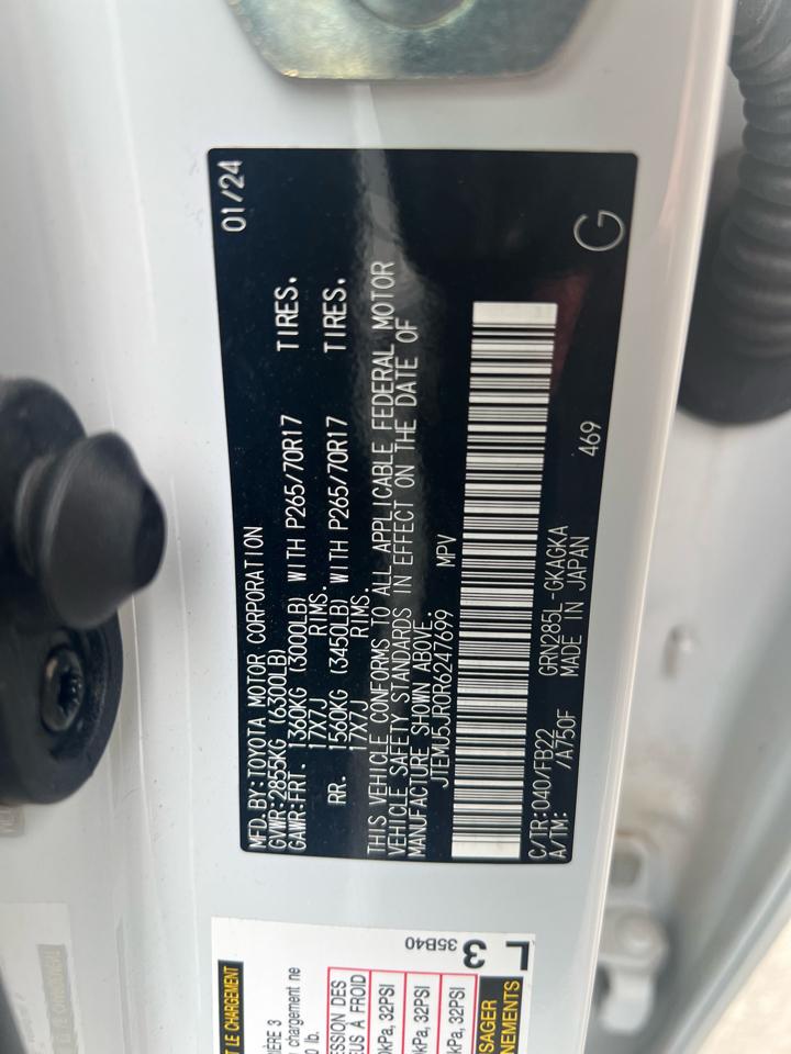 Toyota 4Runner SR5 4WD 2024