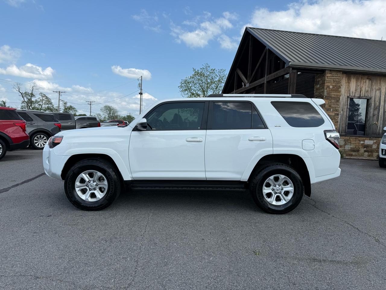 Toyota 4Runner SR5 4WD 2024
