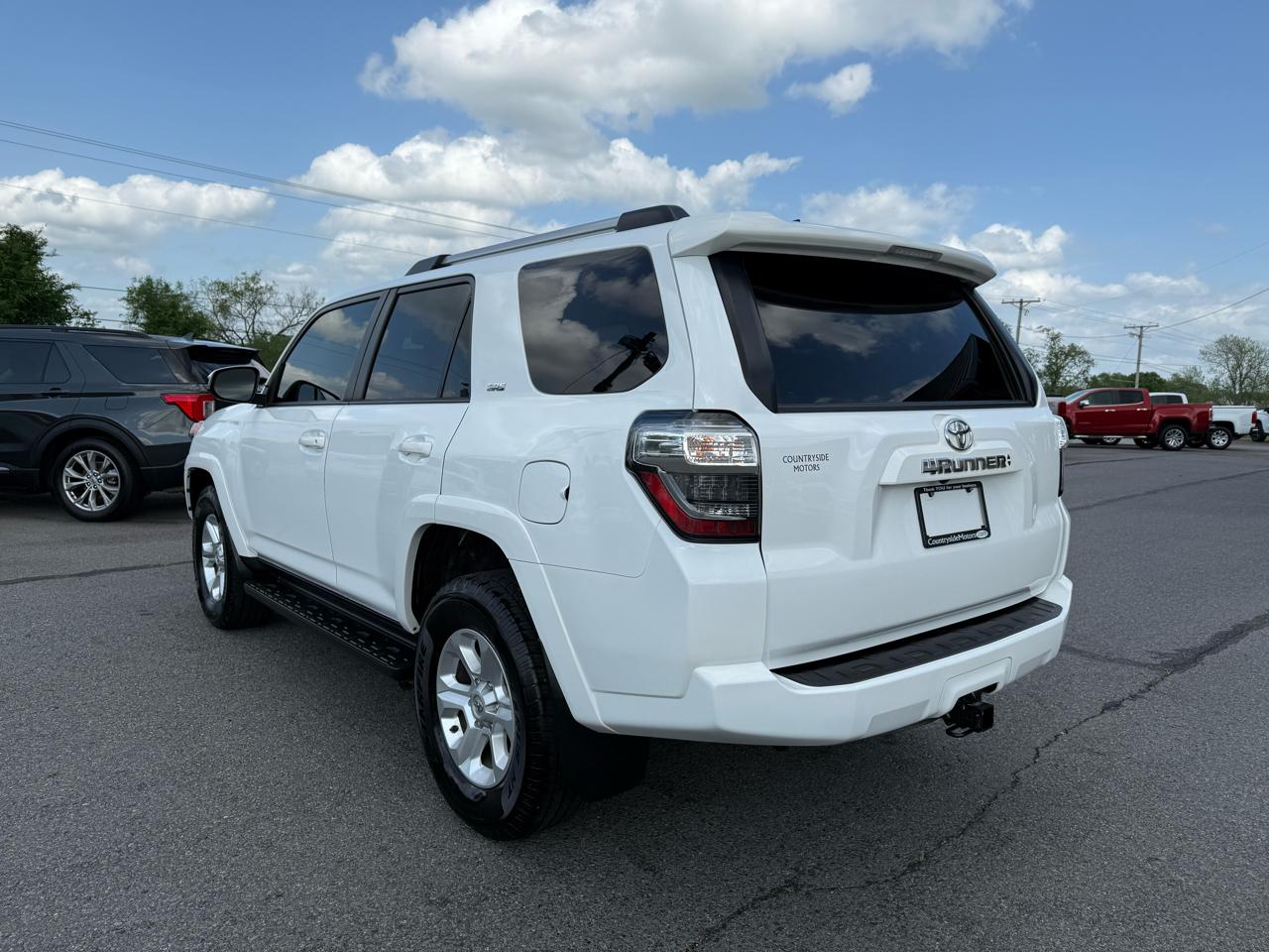 Toyota 4Runner SR5 4WD 2024