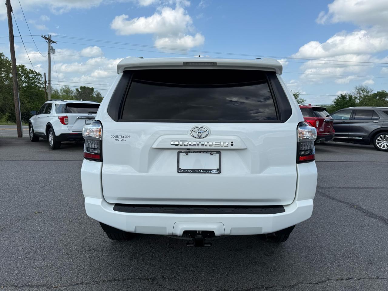 Toyota 4Runner SR5 4WD 2024