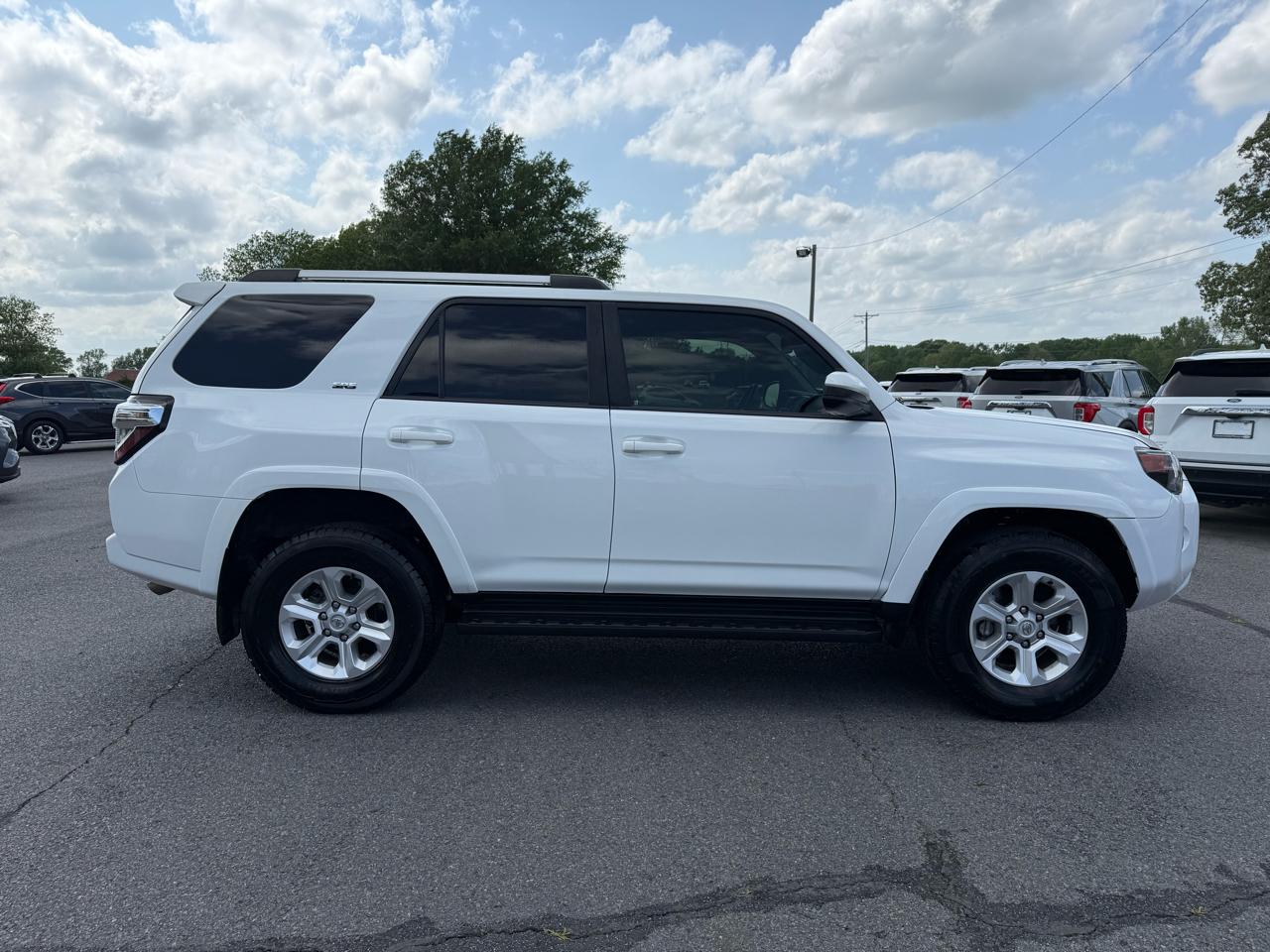 Toyota 4Runner SR5 4WD 2024