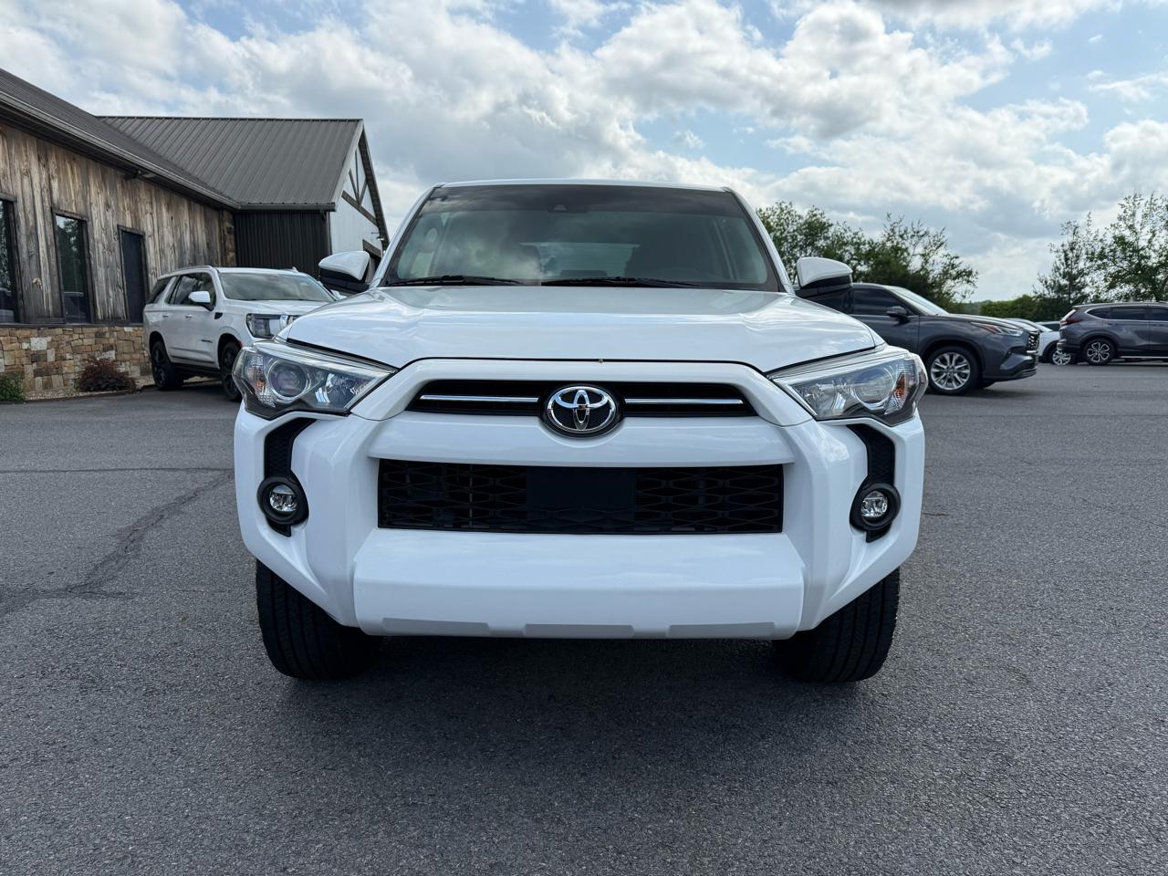 Toyota 4Runner SR5 4WD 2024