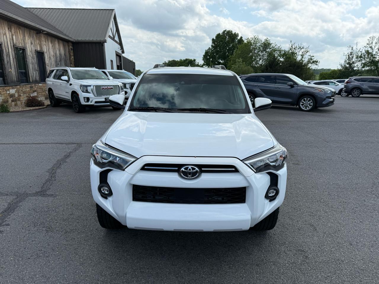 Toyota 4Runner SR5 4WD 2024