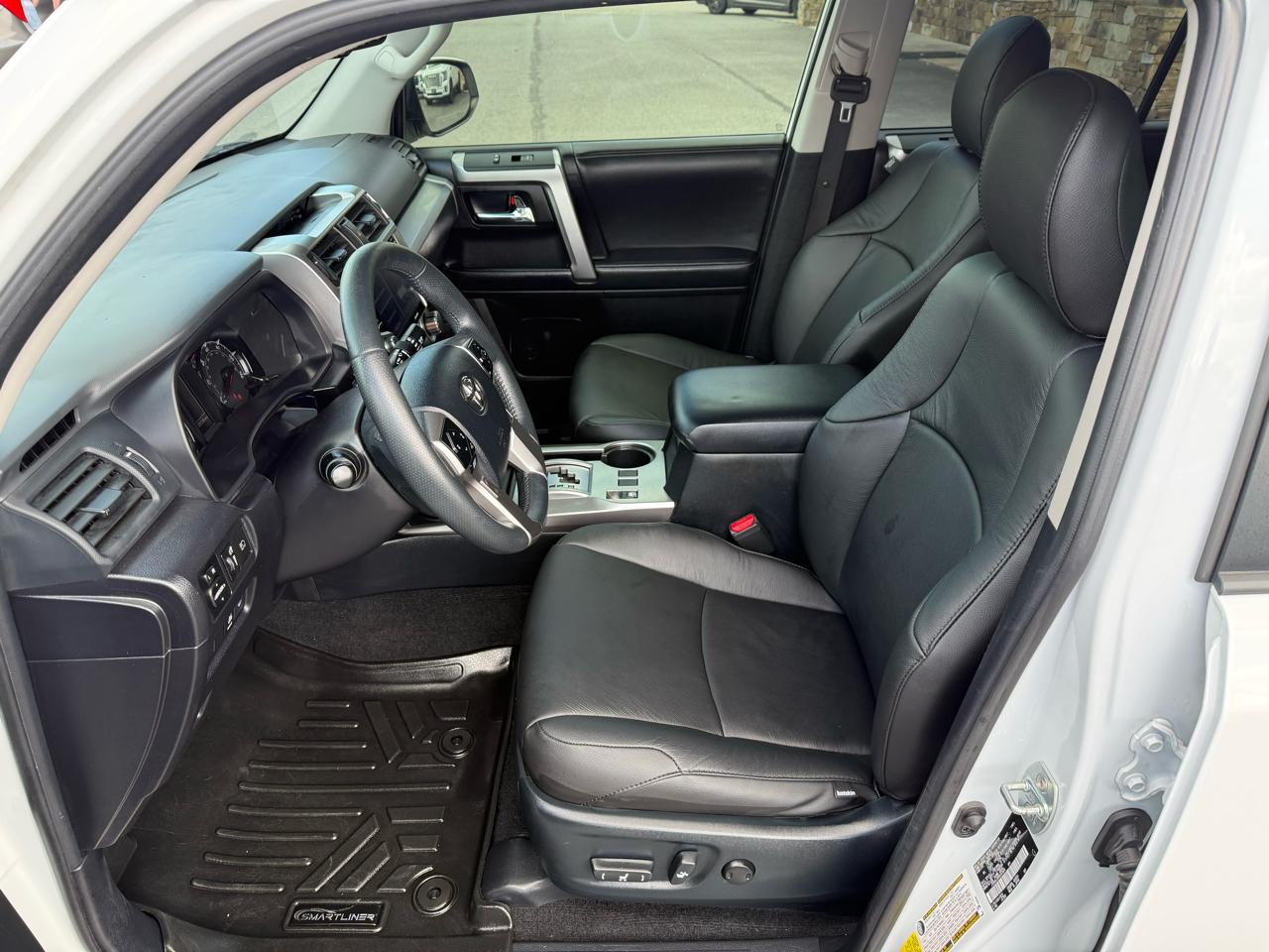 Toyota 4Runner SR5 4WD 2024