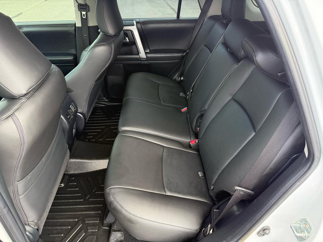 Toyota 4Runner SR5 4WD 2024