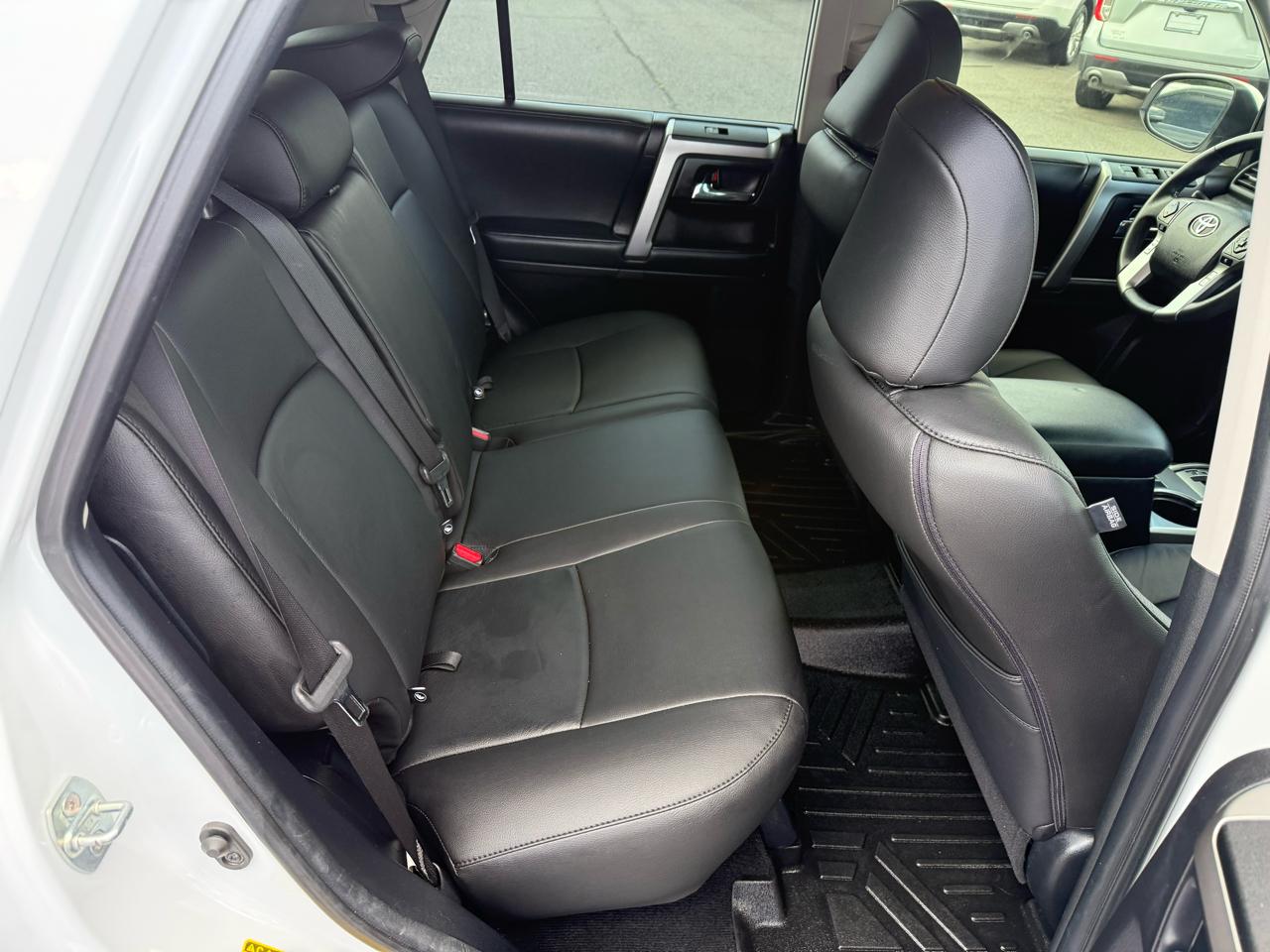 Toyota 4Runner SR5 4WD 2024