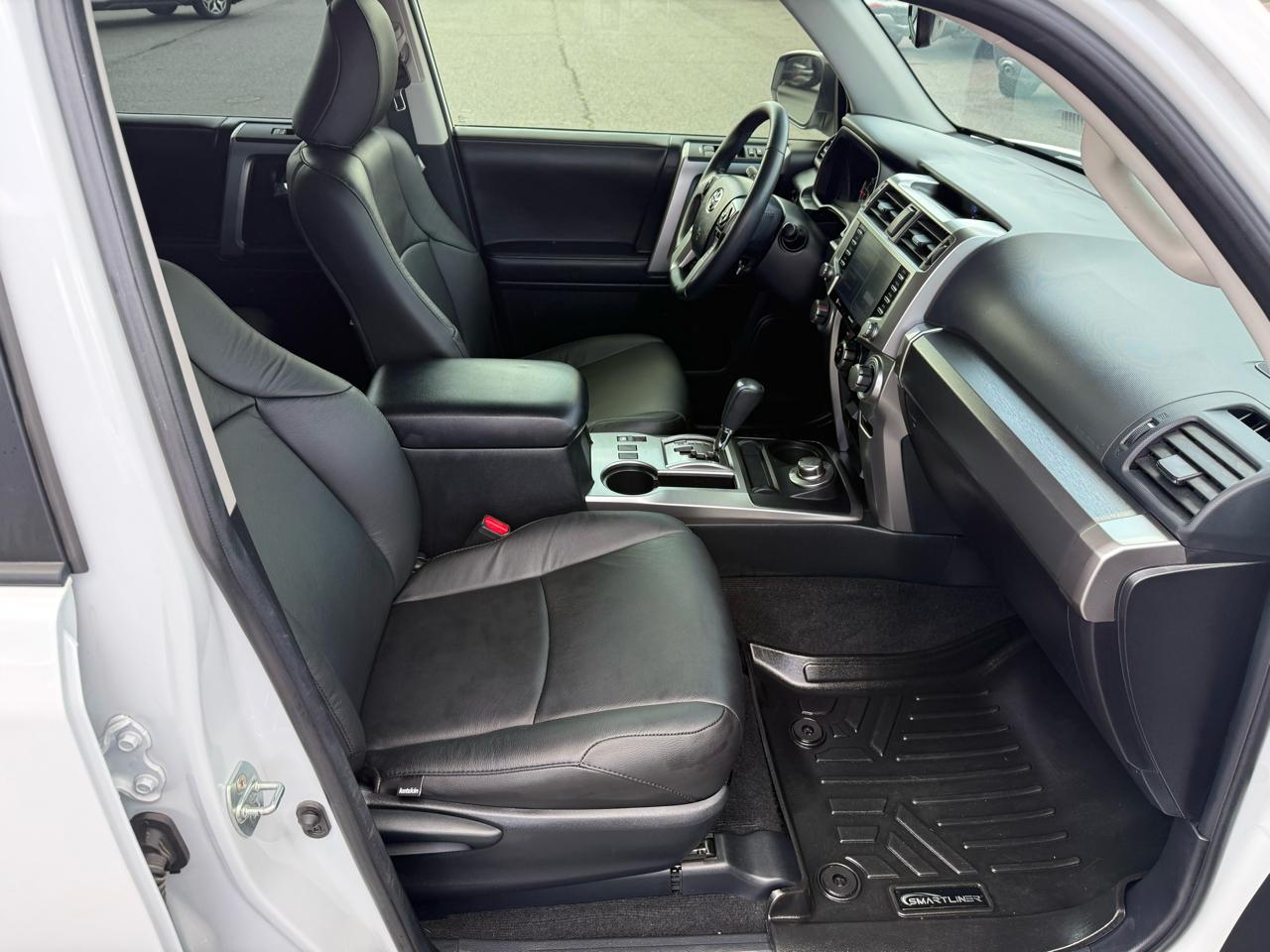 Toyota 4Runner SR5 4WD 2024