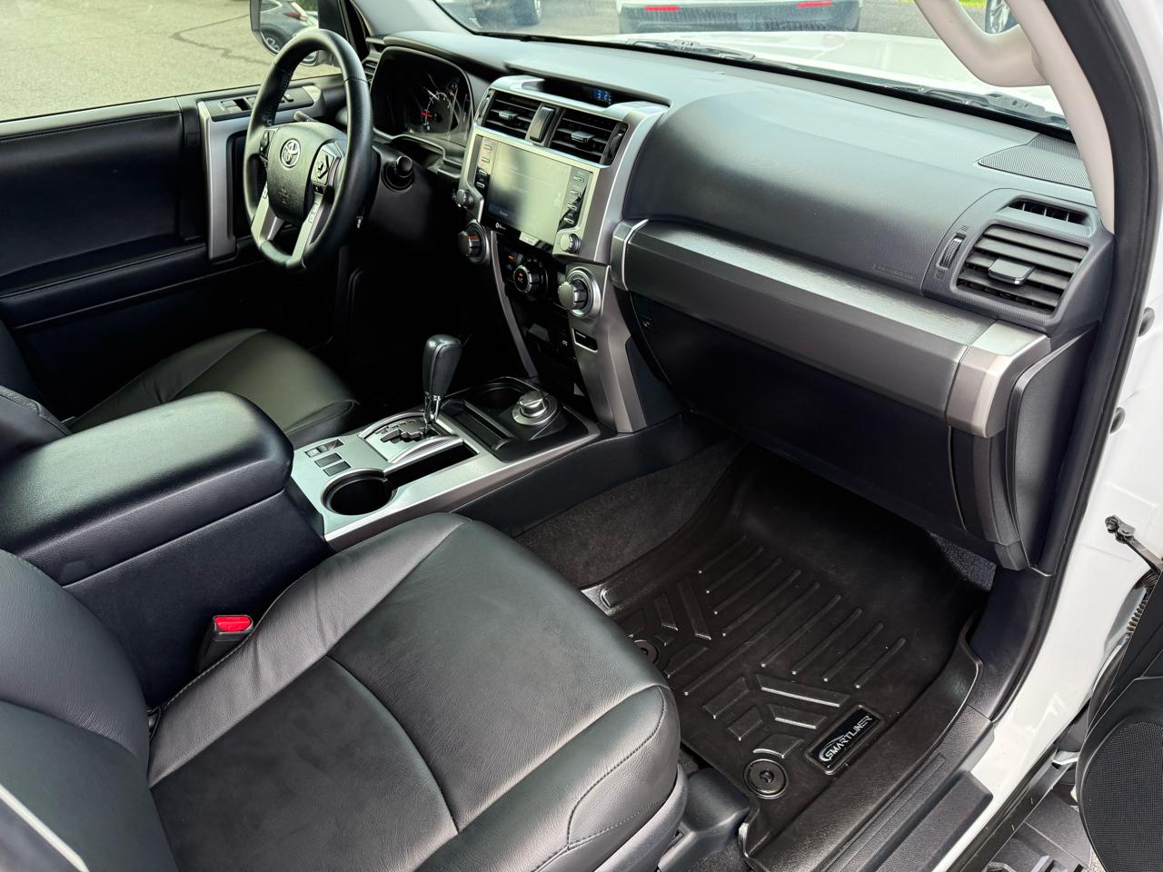 Toyota 4Runner SR5 4WD 2024