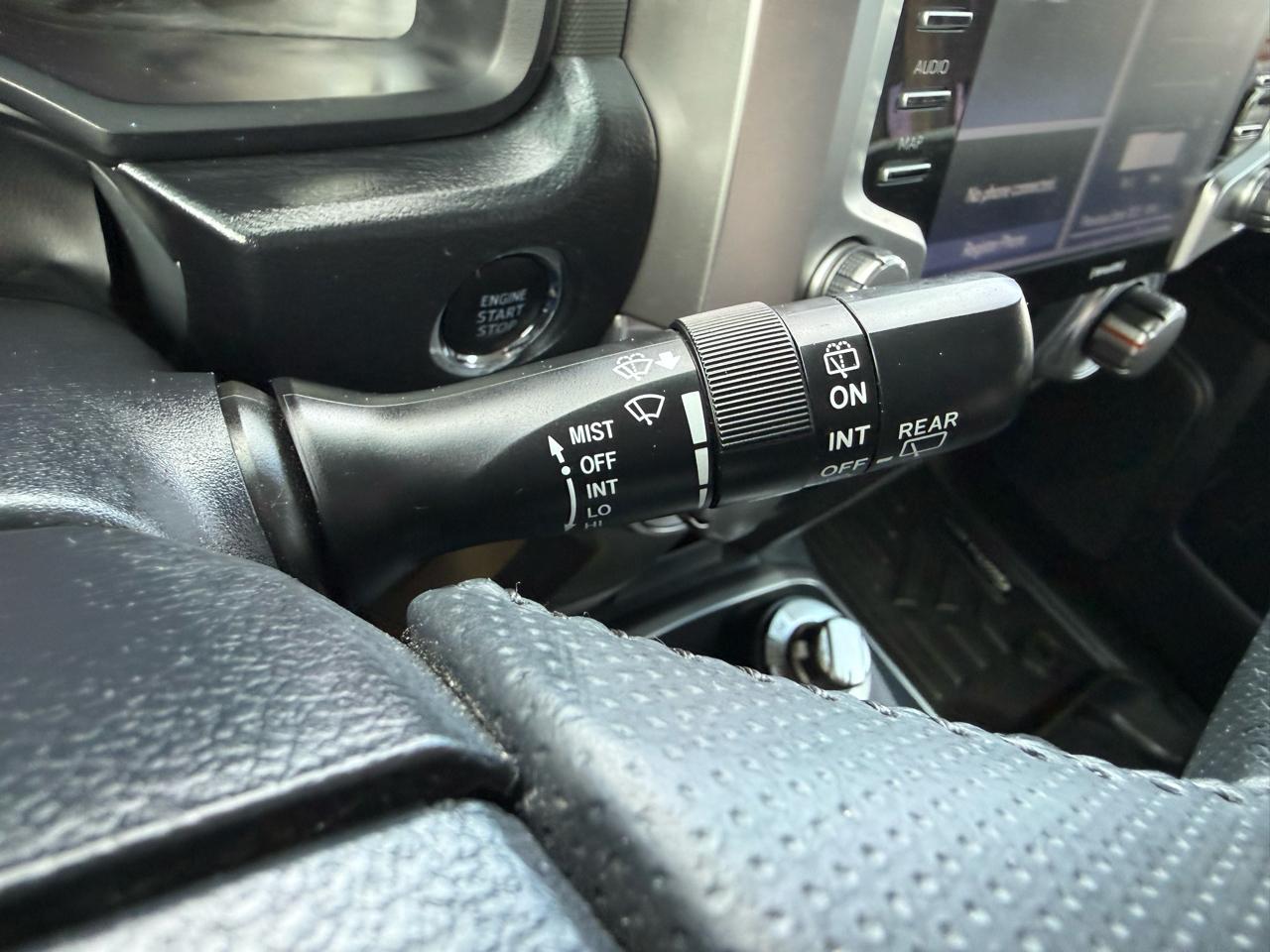 Toyota 4Runner SR5 4WD 2024