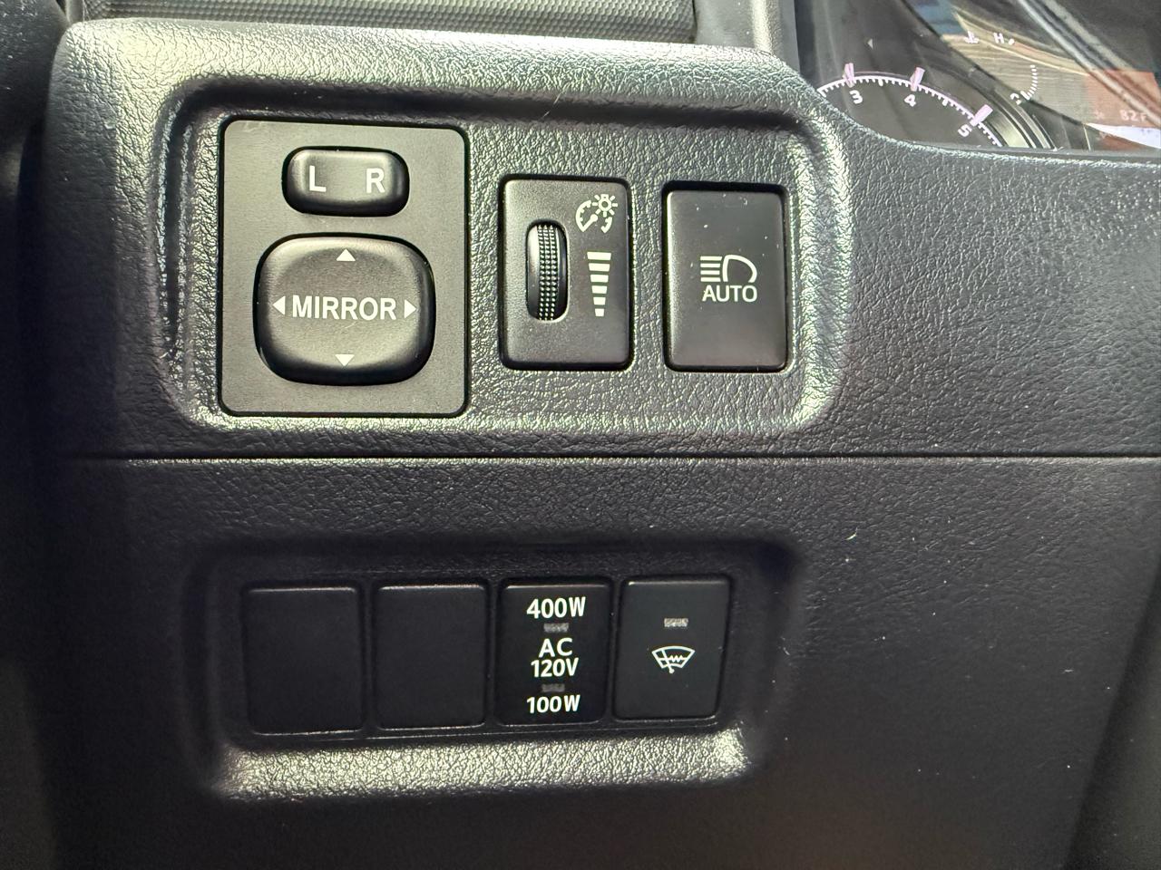 Toyota 4Runner SR5 4WD 2024