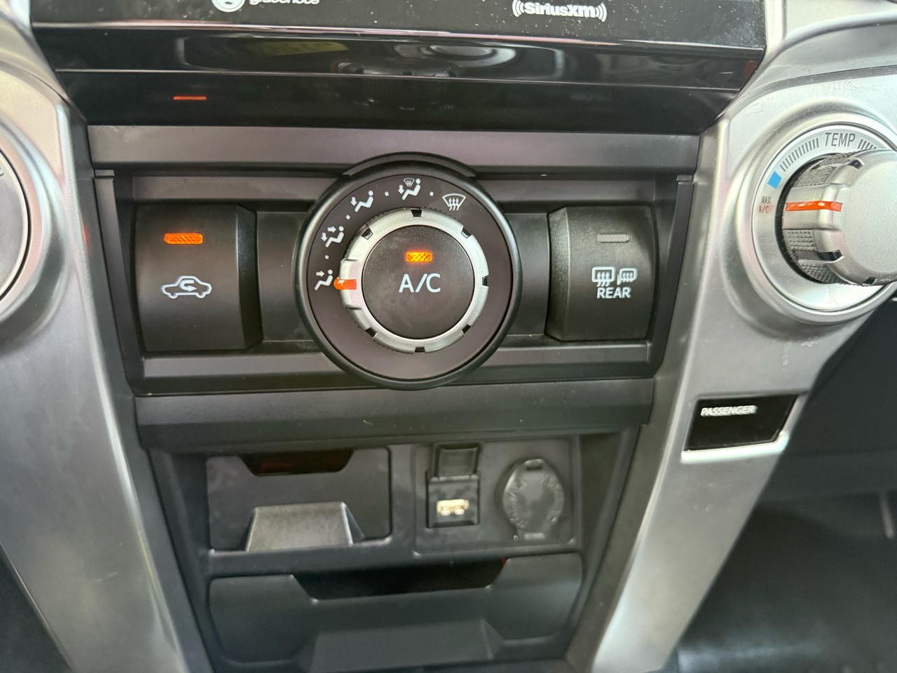 Toyota 4Runner SR5 4WD 2024