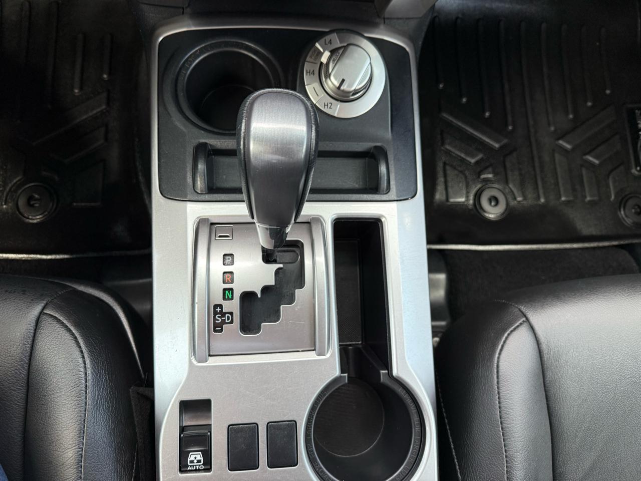 Toyota 4Runner SR5 4WD 2024