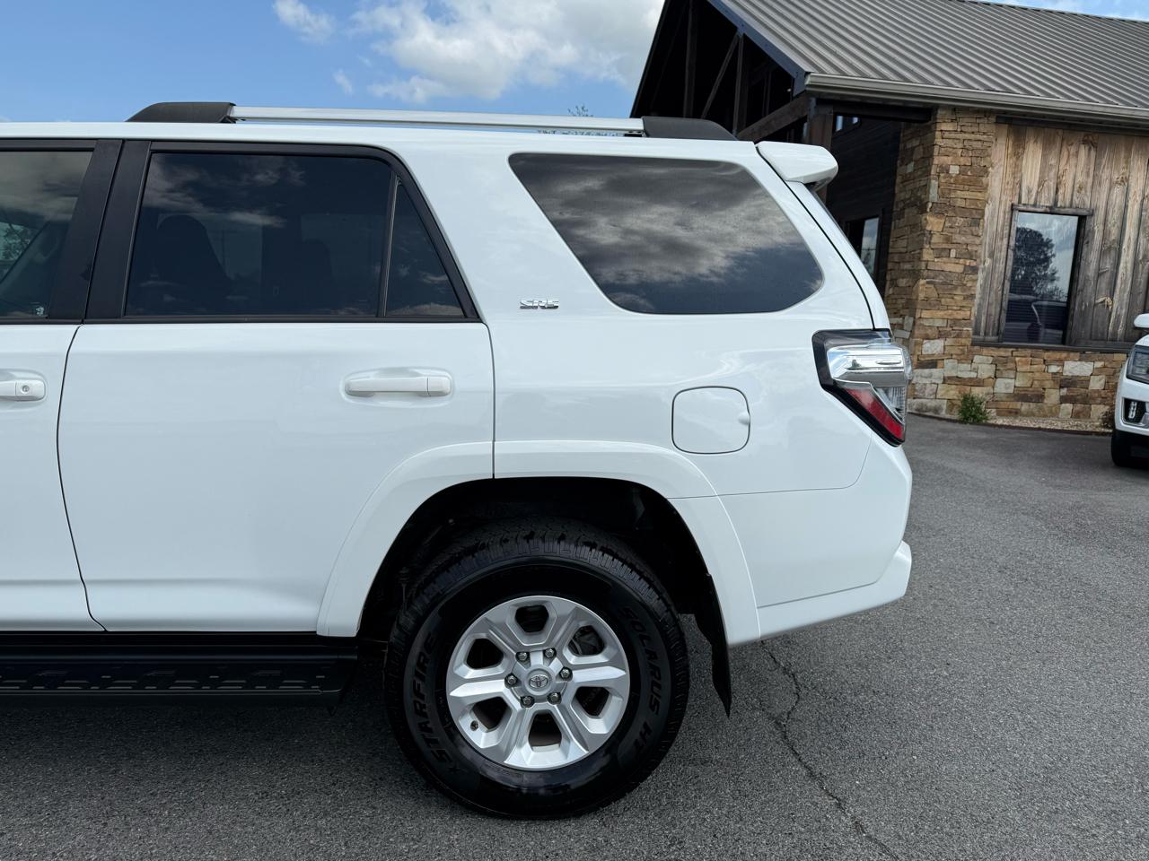 Toyota 4Runner SR5 4WD 2024