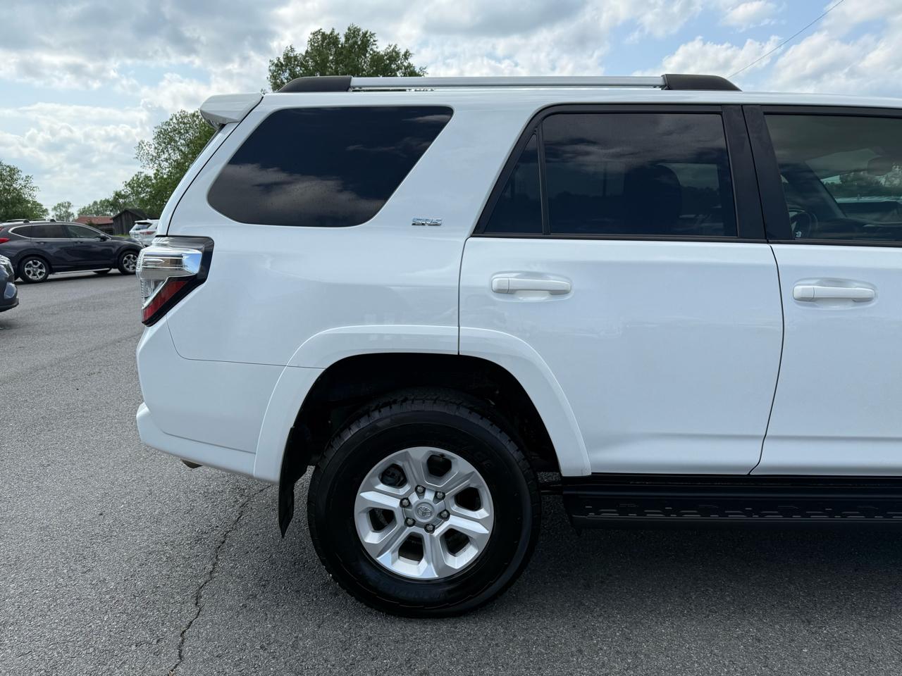 Toyota 4Runner SR5 4WD 2024