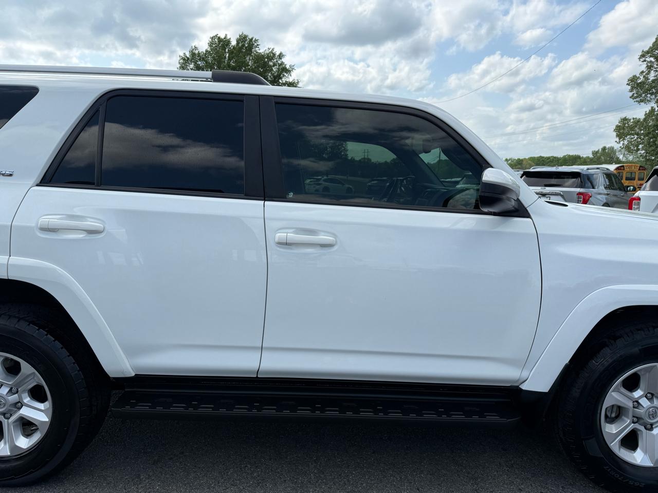 Toyota 4Runner SR5 4WD 2024