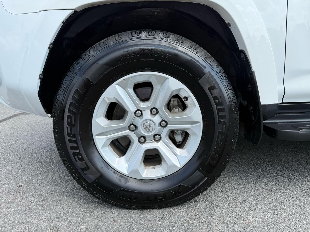 Toyota 4Runner SR5 4WD 2024