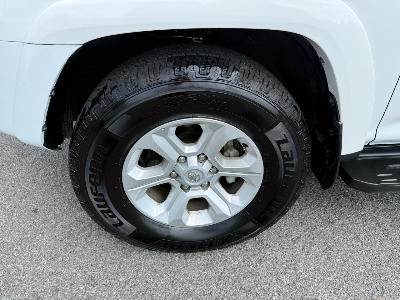 Toyota 4Runner SR5 4WD 2024