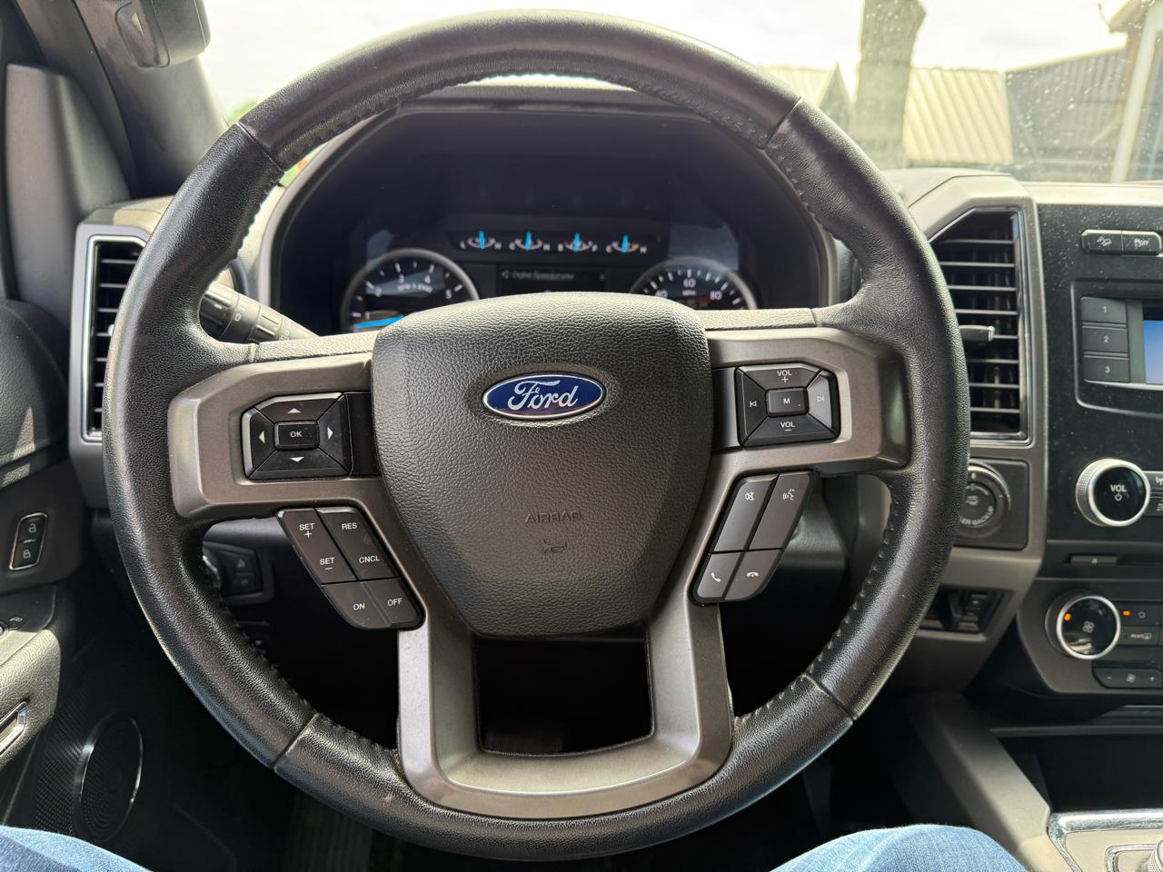 Ford Expedition XLT 4WD 2018