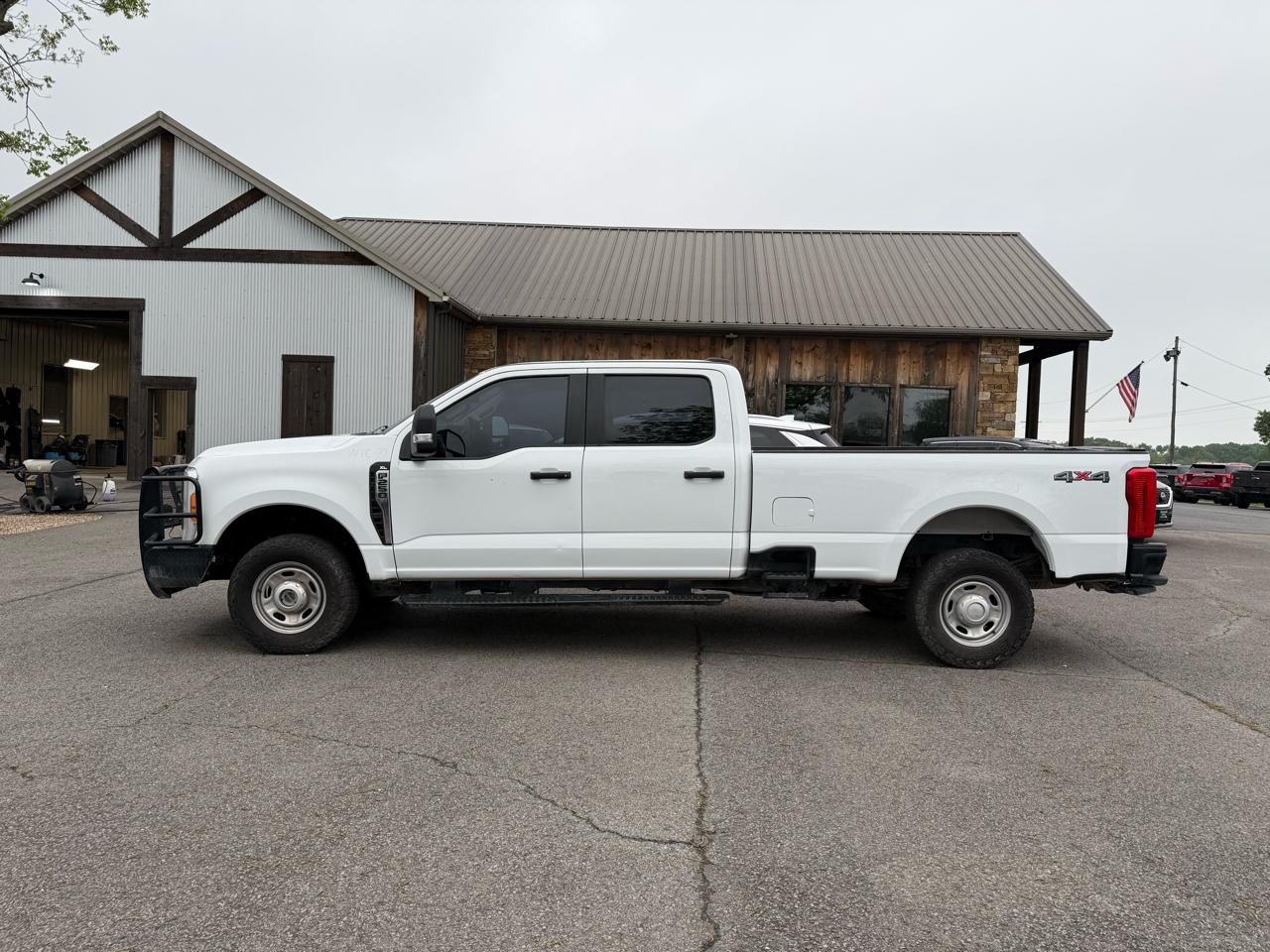 Ford F-250 SD XL Crew Cab 4WD 2023