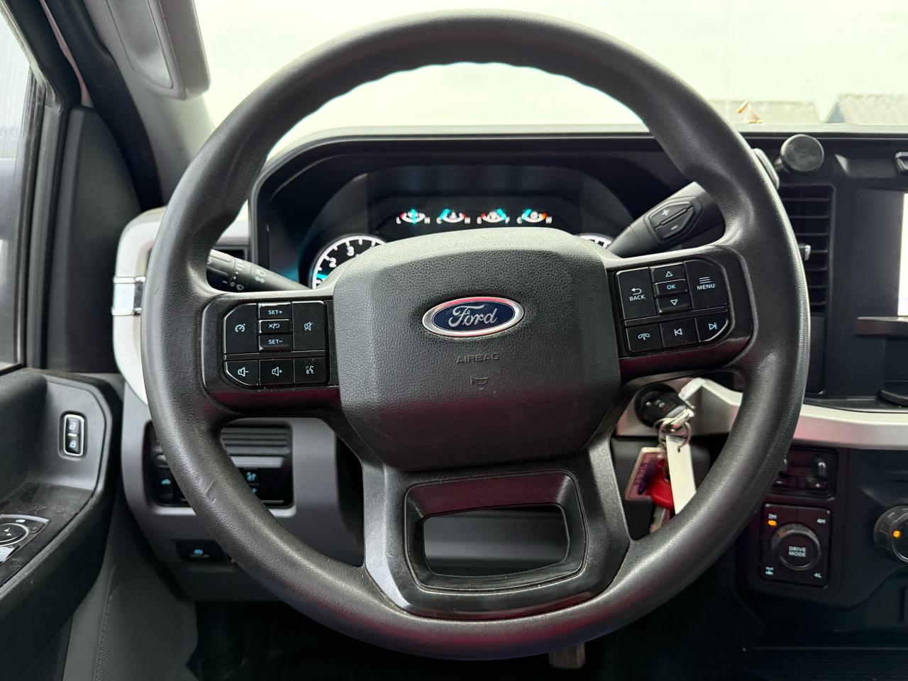 Ford F-250 SD XL Crew Cab 4WD 2023
