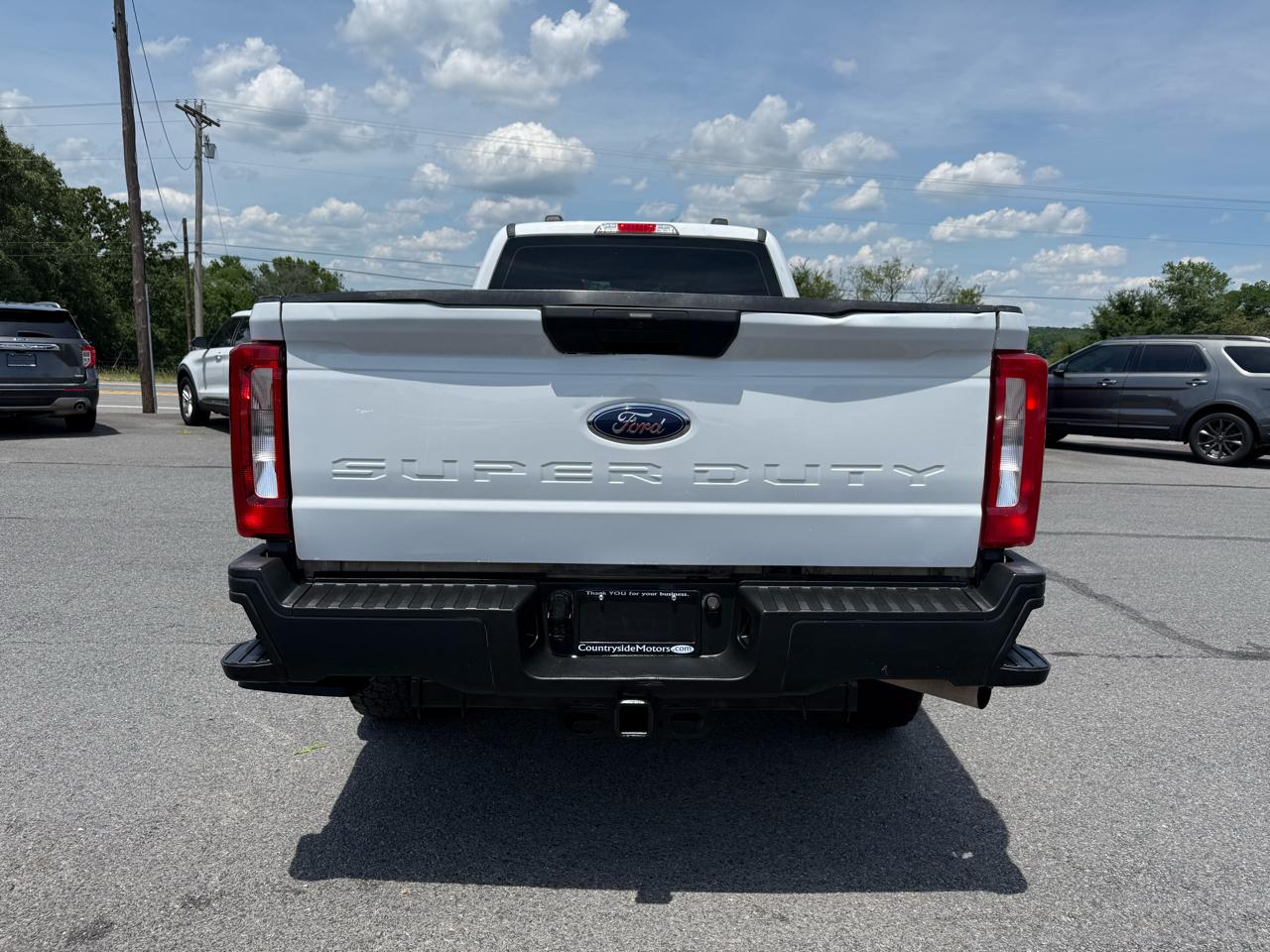 Ford F-250 SD XL Crew Cab 4WD 2023