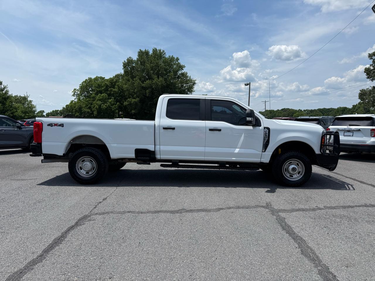 Ford F-250 SD XL Crew Cab 4WD 2023