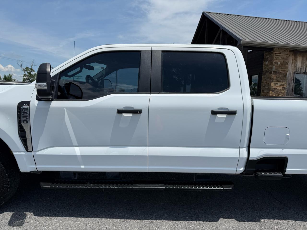 Ford F-250 SD XL Crew Cab 4WD 2023
