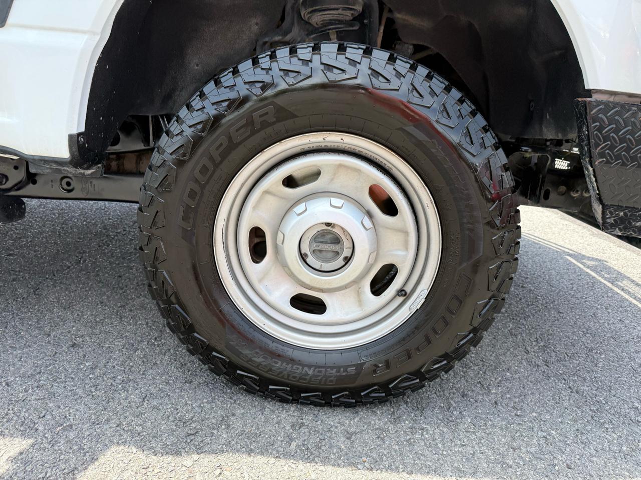 Ford F-250 SD XL Crew Cab 4WD 2023
