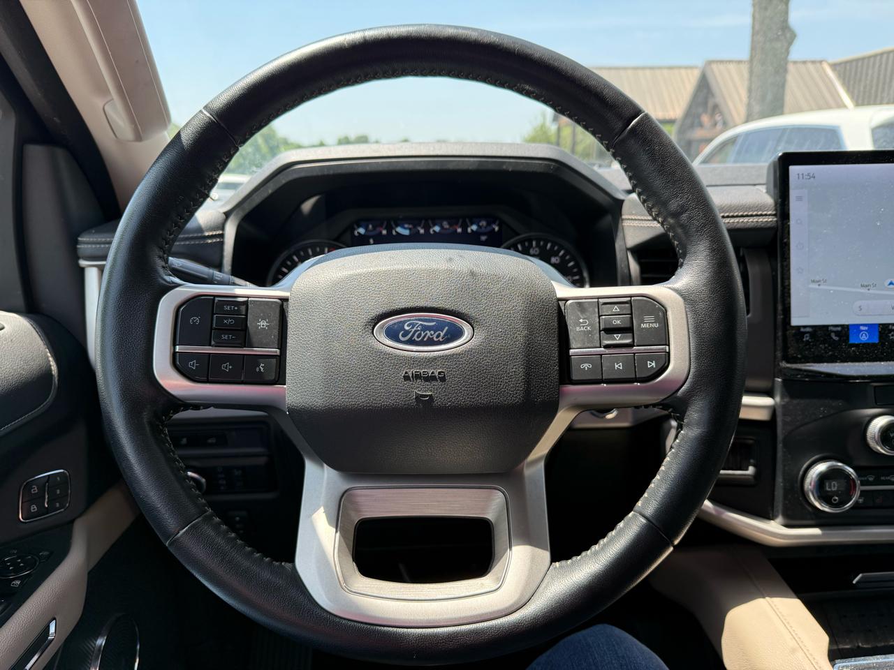 Ford Expedition XLT 4WD 2023