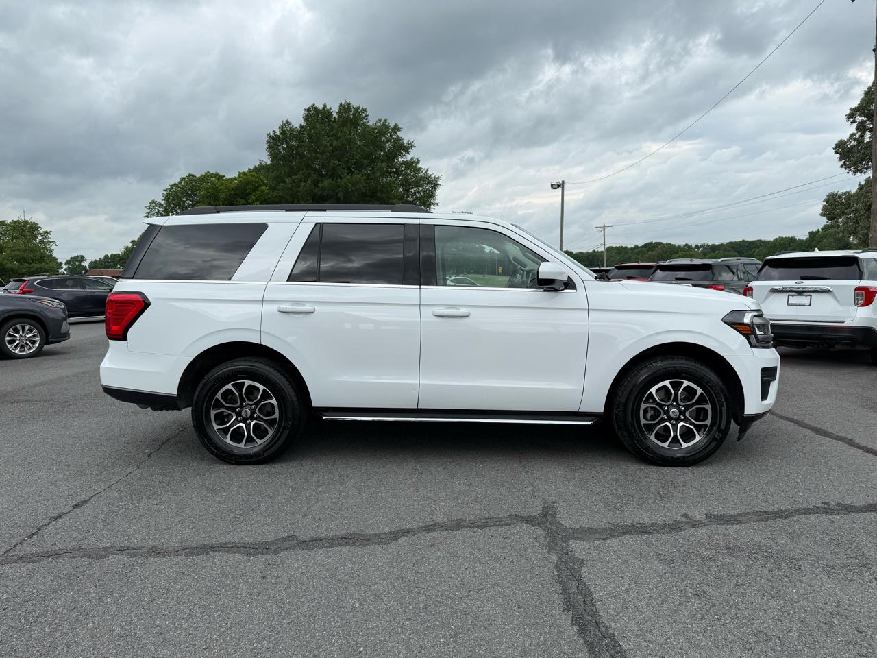Ford Expedition XLT 4WD 2023