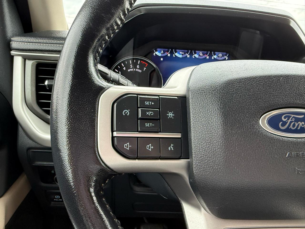 Ford Expedition XLT 4WD 2023