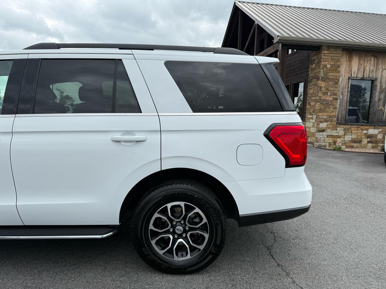 Ford Expedition XLT 4WD 2023