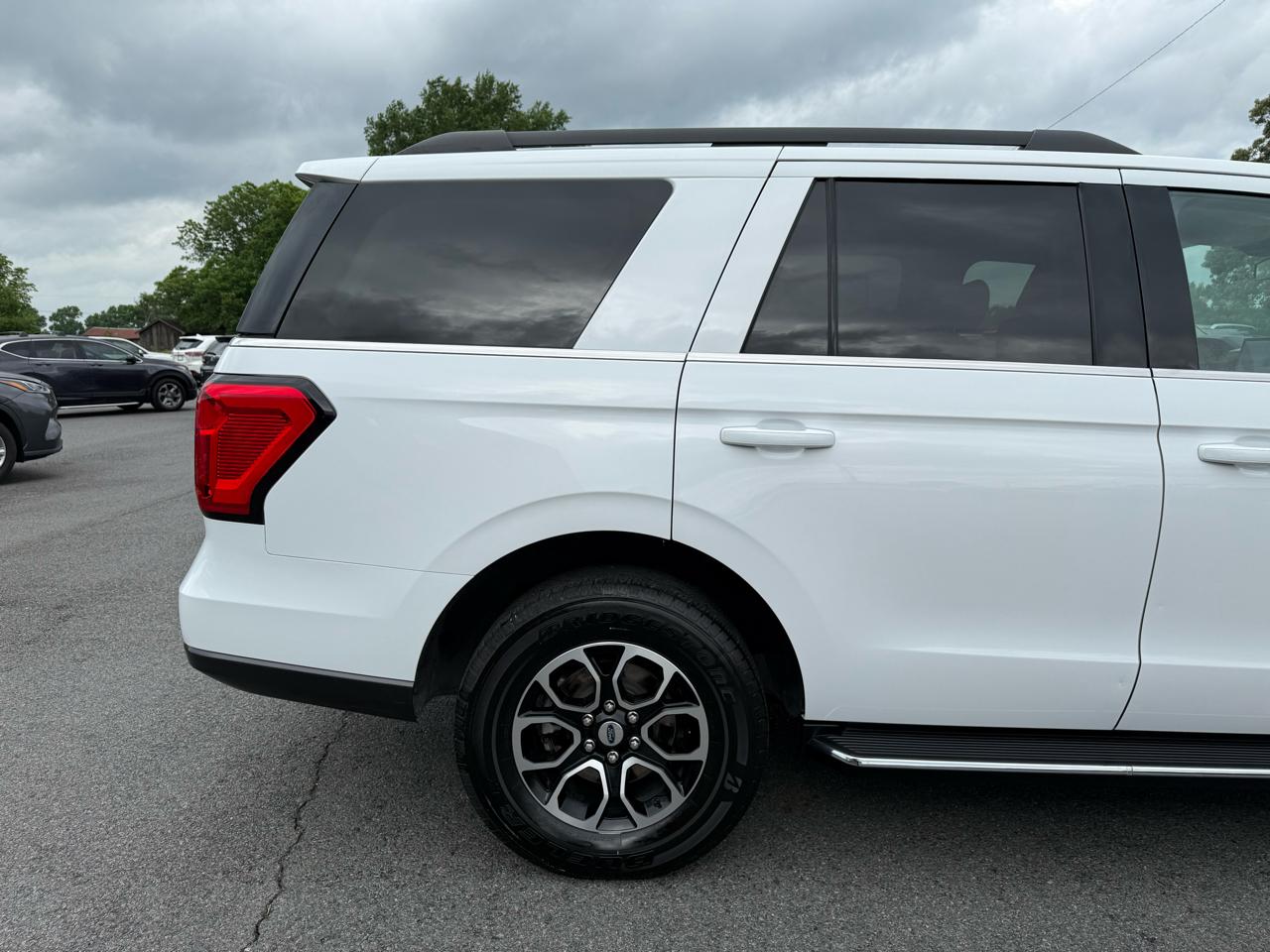 Ford Expedition XLT 4WD 2023
