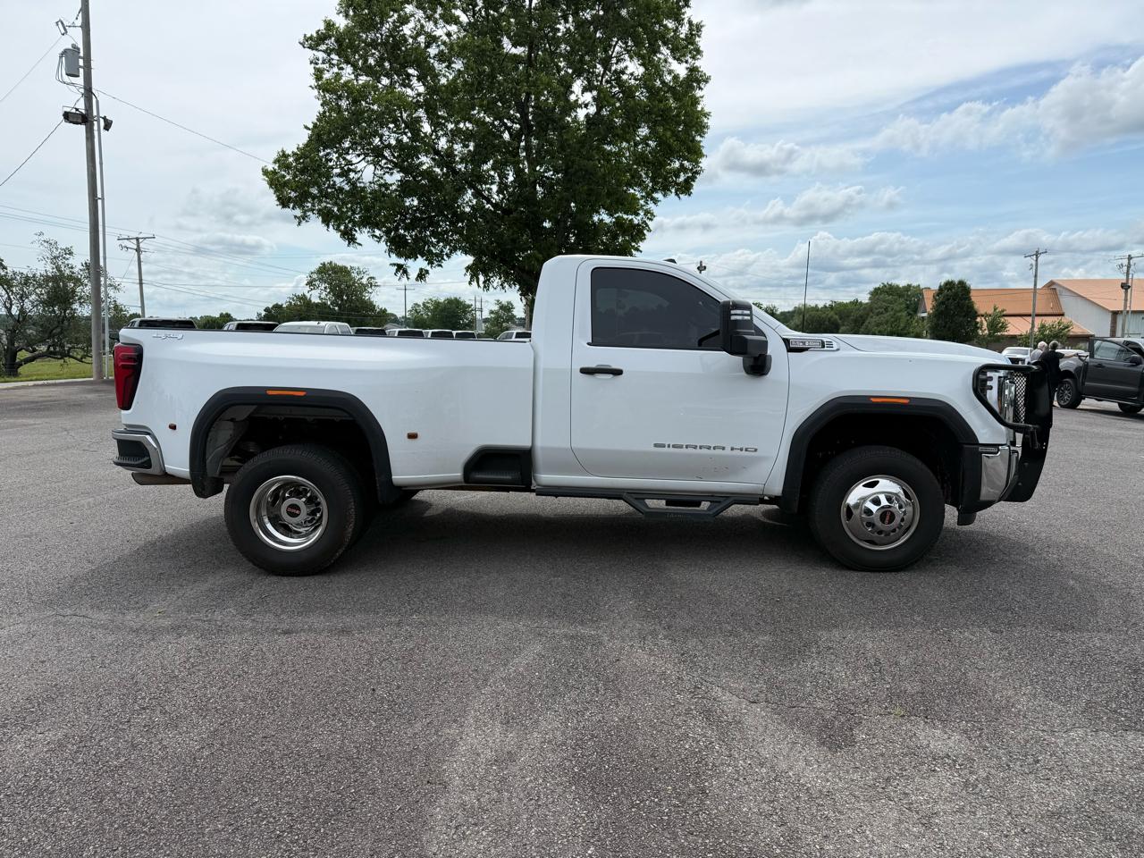GMC Sierra 3500HD Pro Regular Cab 4WD 2024