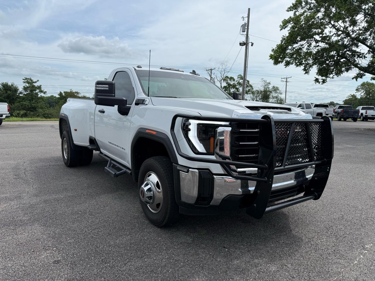 GMC Sierra 3500HD Pro Regular Cab 4WD 2024