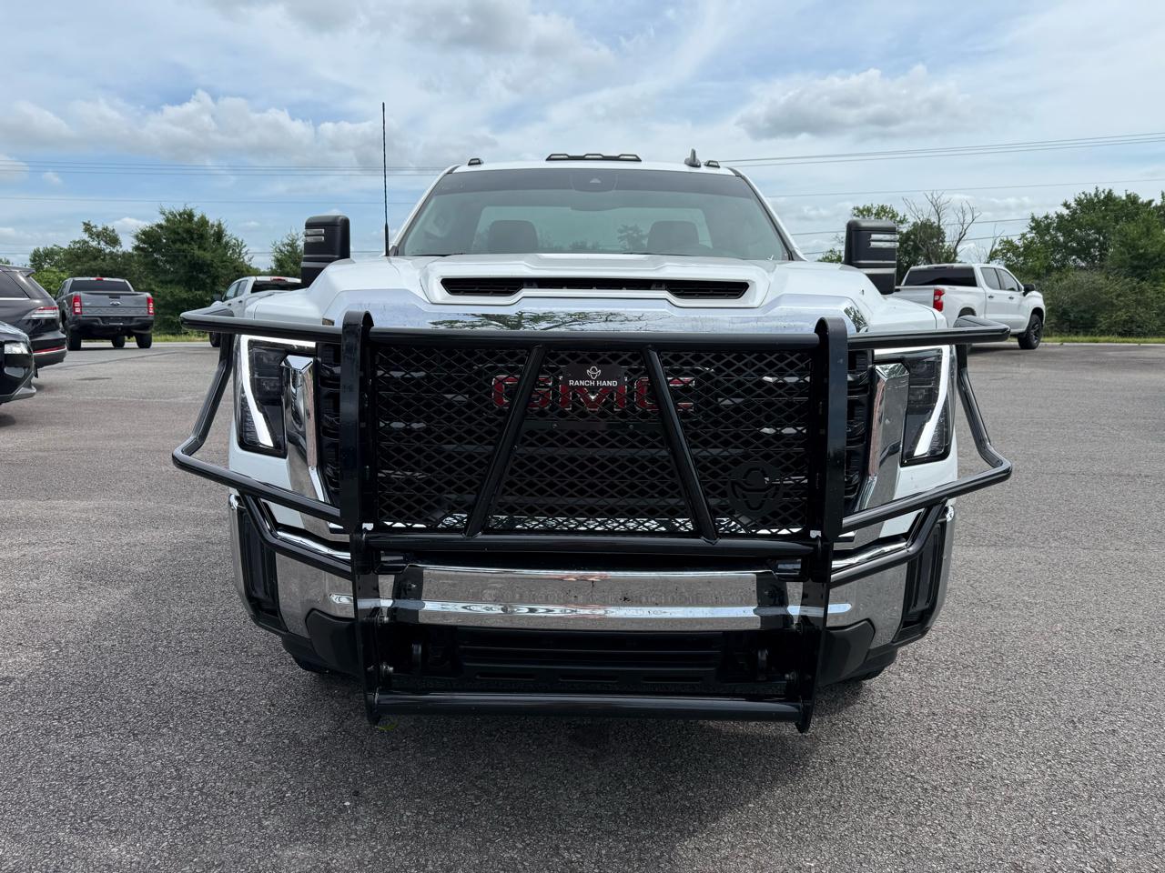 GMC Sierra 3500HD Pro Regular Cab 4WD 2024