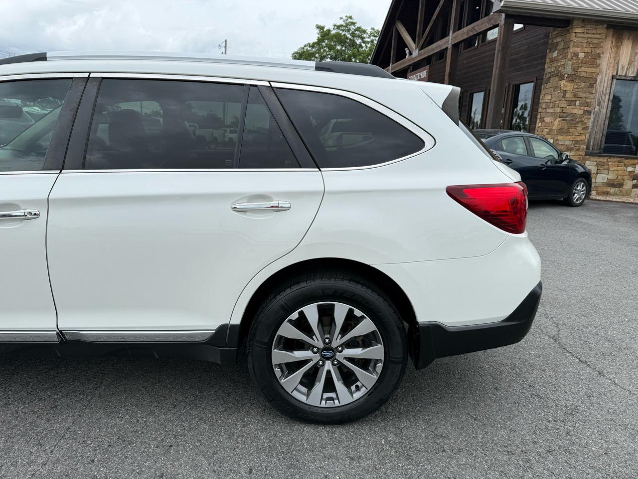 Subaru Outback 3.6R Touring 2019
