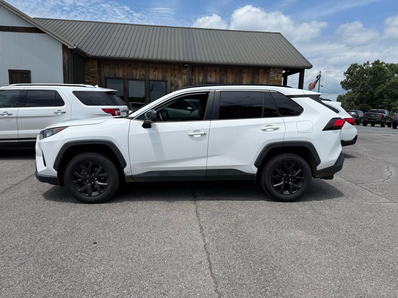Toyota RAV4 LE 2021