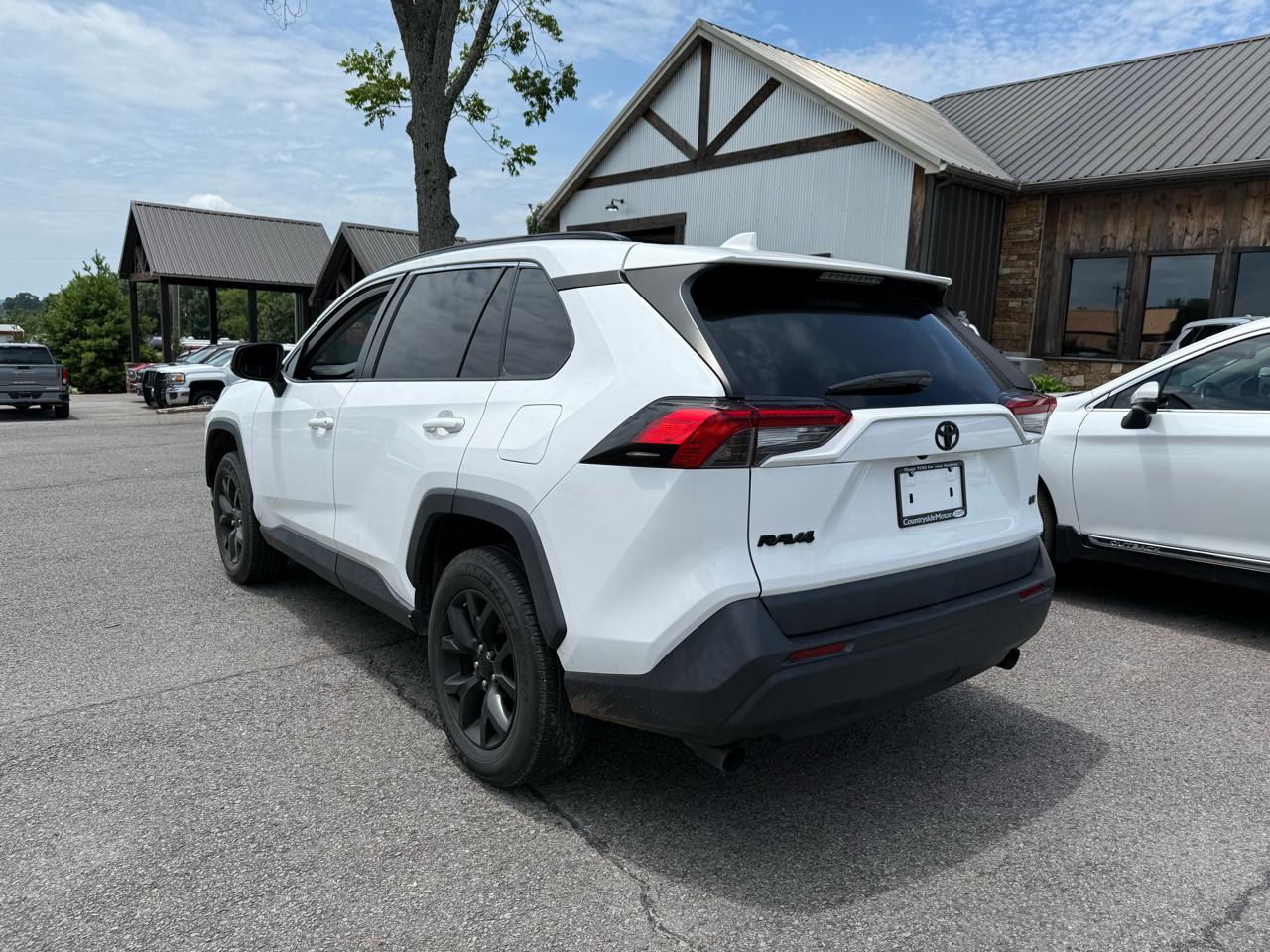Toyota RAV4 LE 2021