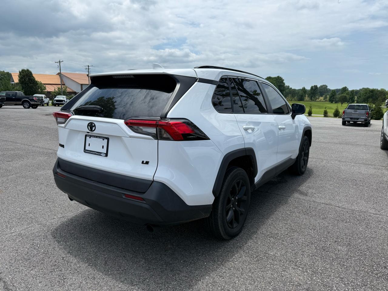 Toyota RAV4 LE 2021